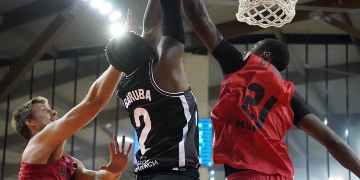 64-97: El UCAM gana el derbi murciano