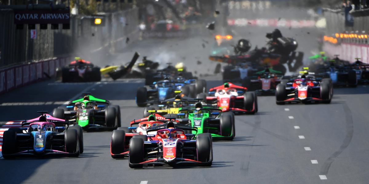 Pepe Martí vuela por los aires en Bakú en el accidente más escalofriante de los últimos tiempos