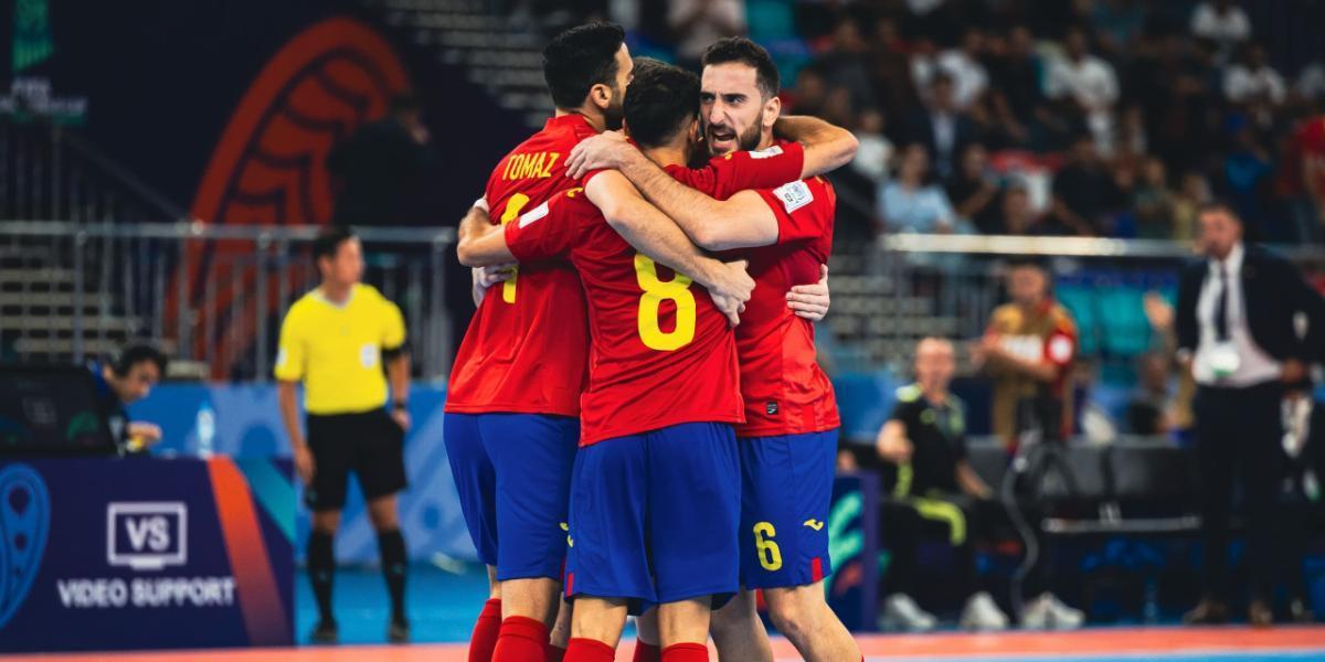 7-1: España encuentra la luz y los goles en el segundo tiempo para ser líder