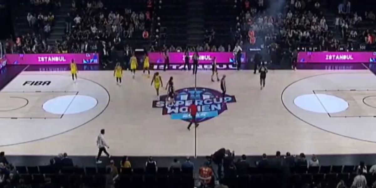 La vergüenza de la semana en el mundo del baloncesto: las bengalas obligan a suspender la final de la Supercopa femenina... ¡A los dos minutos!
