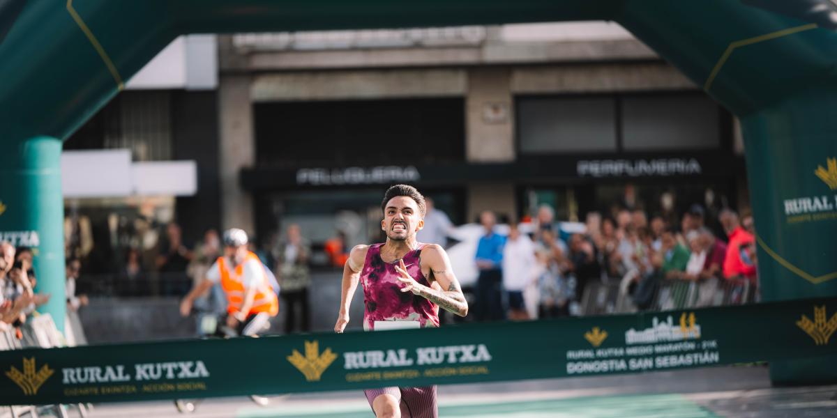 Fernando Carro y Txell Soler ganan el Medio Maratón de San Sebastián
