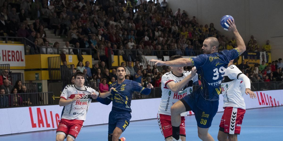 Un estelar Borja Méndez guía al Balonmamo Nava a la victoria frente al Bidasoa