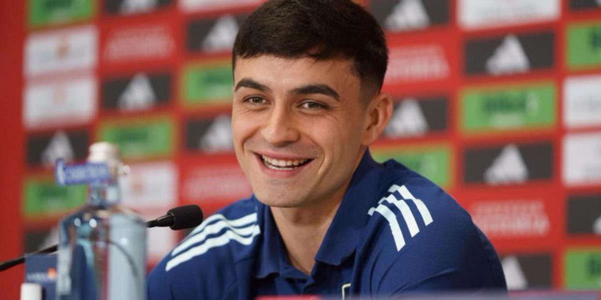 Pedri, feliz de jugar en su tierra con la selección, también habló de su renovación