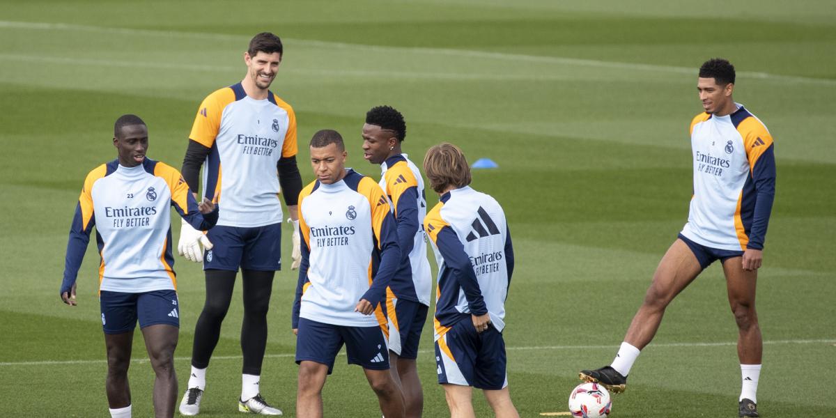 Mbappé, a medias en el entrenamiento antes de viajar a Doha