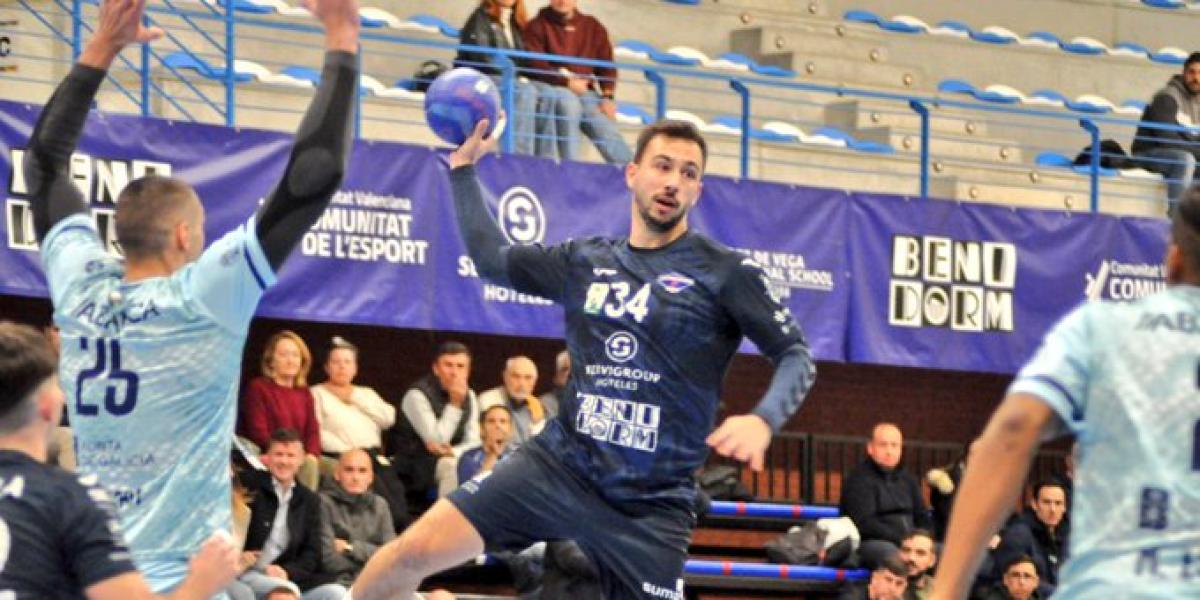 38-37. El Servigroup Benidorm se reencuentra con la victoria ante el Cangas