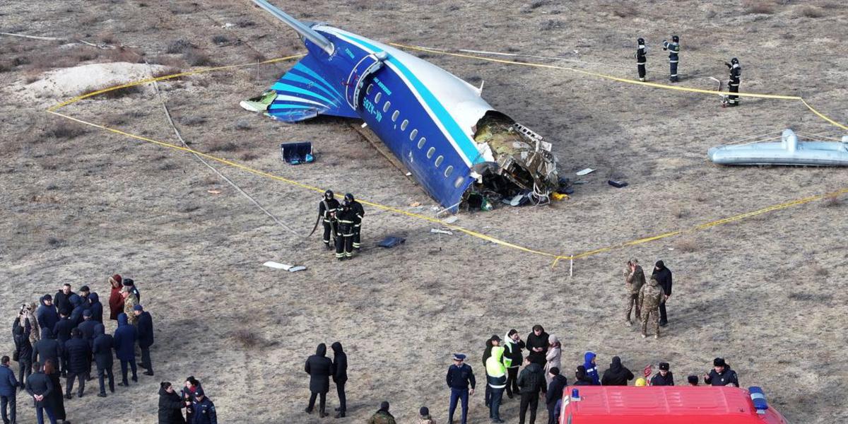 Un pasajero graba los instantes previos a que su avión se estrellara en Kazajistán dejando 38 muertos