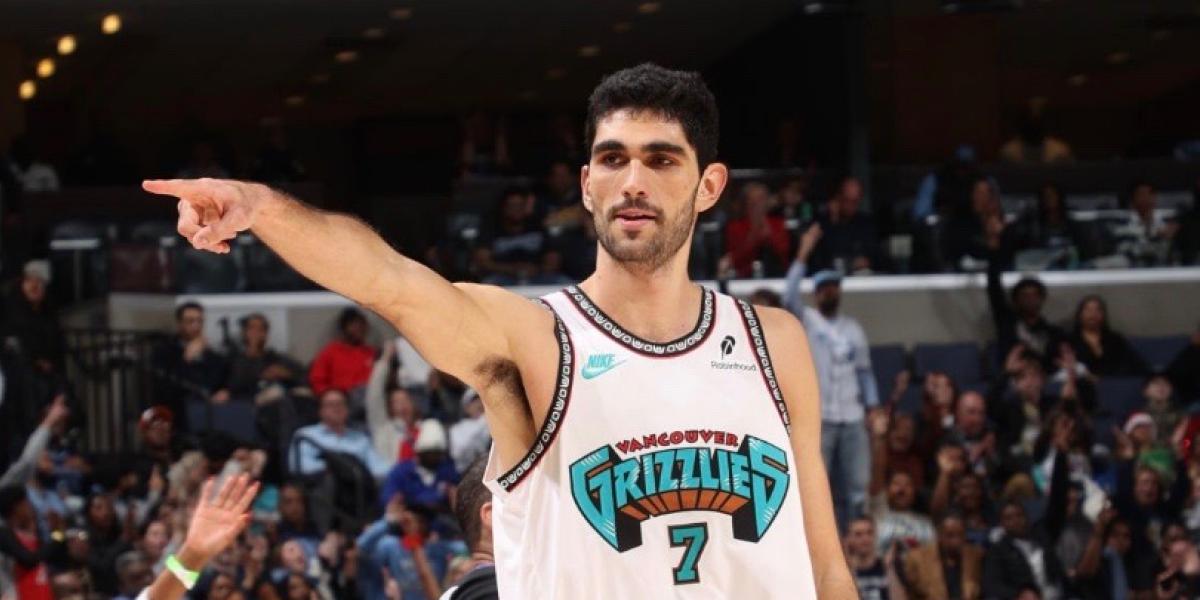 Aldama firma una espectacular jugada a lo Jokic pero se va lesionado