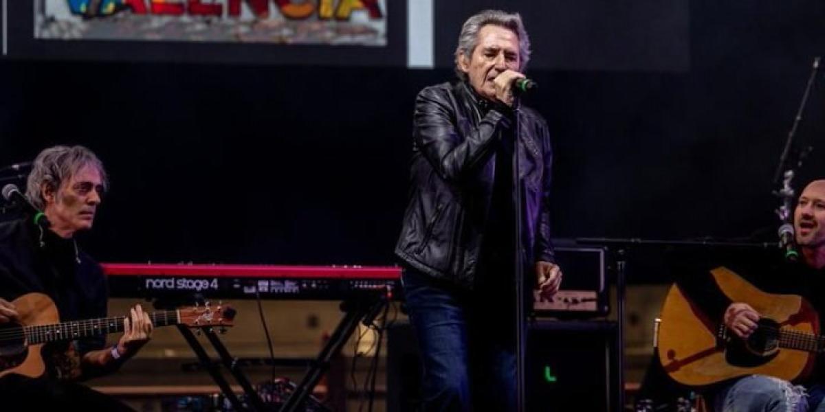 Miguel Ríos protagoniza una aparatosa caída en pleno concierto en el WiZink Center de Madrid