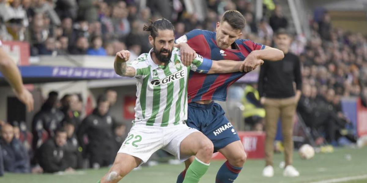 Isco se luce y da el pase al Betis en Huesca