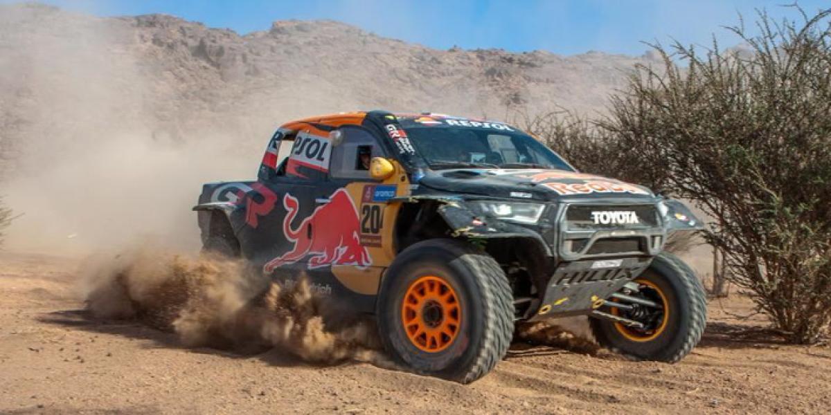 Caos estratégico en el Dakar: Sainz, perjudicado y Cristina Gutiérrez lo aprovecha para brillar