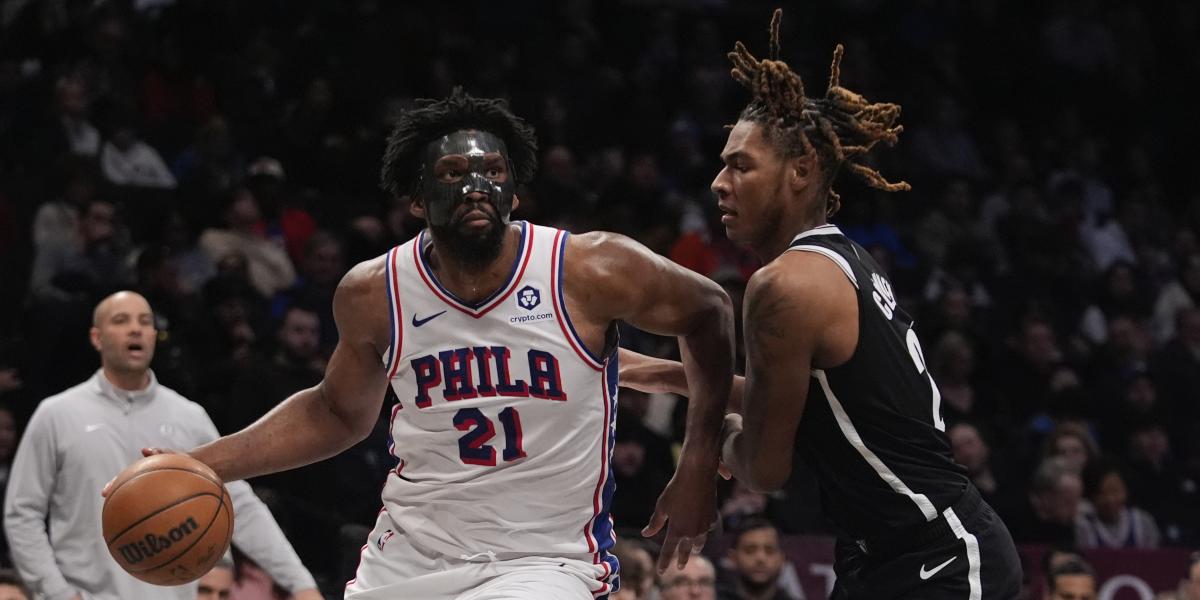 Joel Embiid (28 puntos) arrolla en solo tres cuartos a los Nets