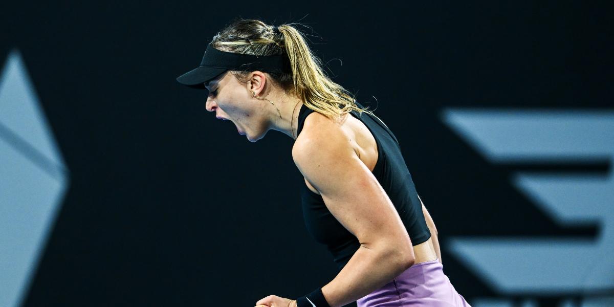 Una peleona Badosa remonta a Stearns y logra su primer triunfo del año en Adelaida