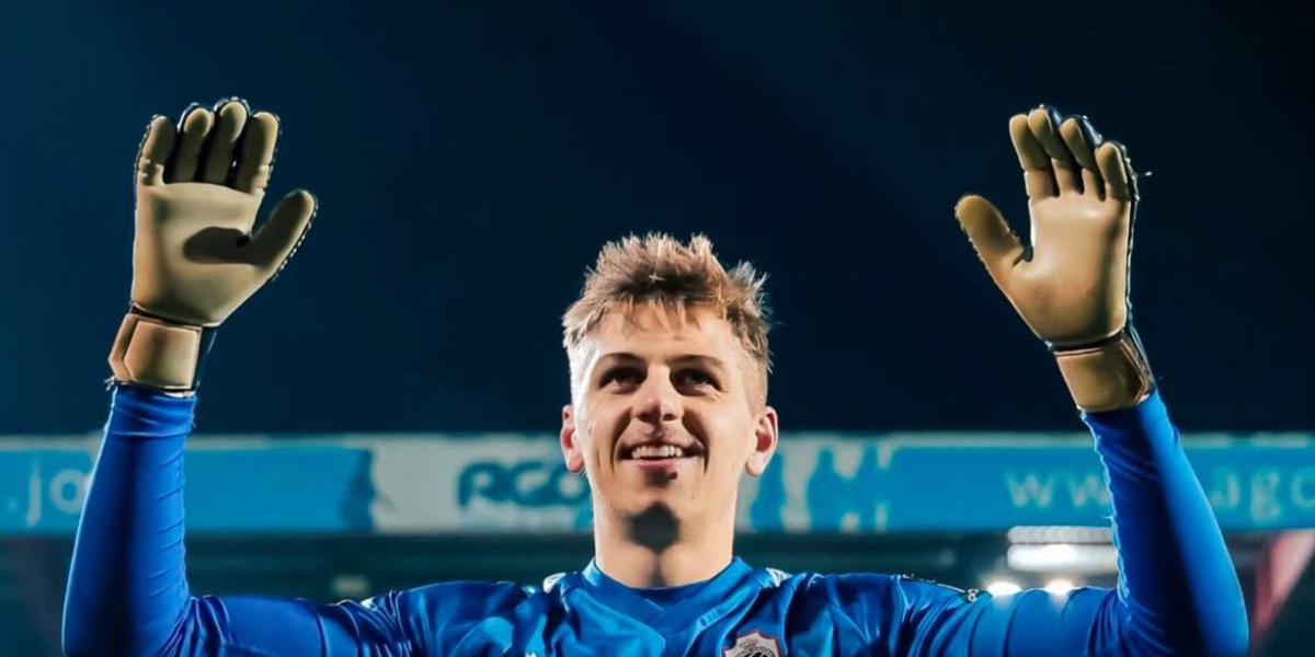 El Como de Cesc ficha competencia para Pepe Reina