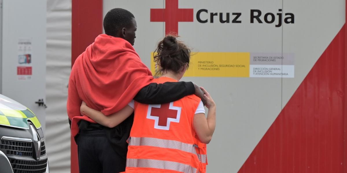 La mar de las desgracias sigue trayendo cayucos a Canarias