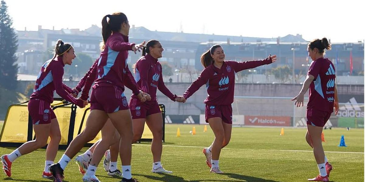 La selección femenina pone rumbo a Valencia: gran expectación con Irene Paredes