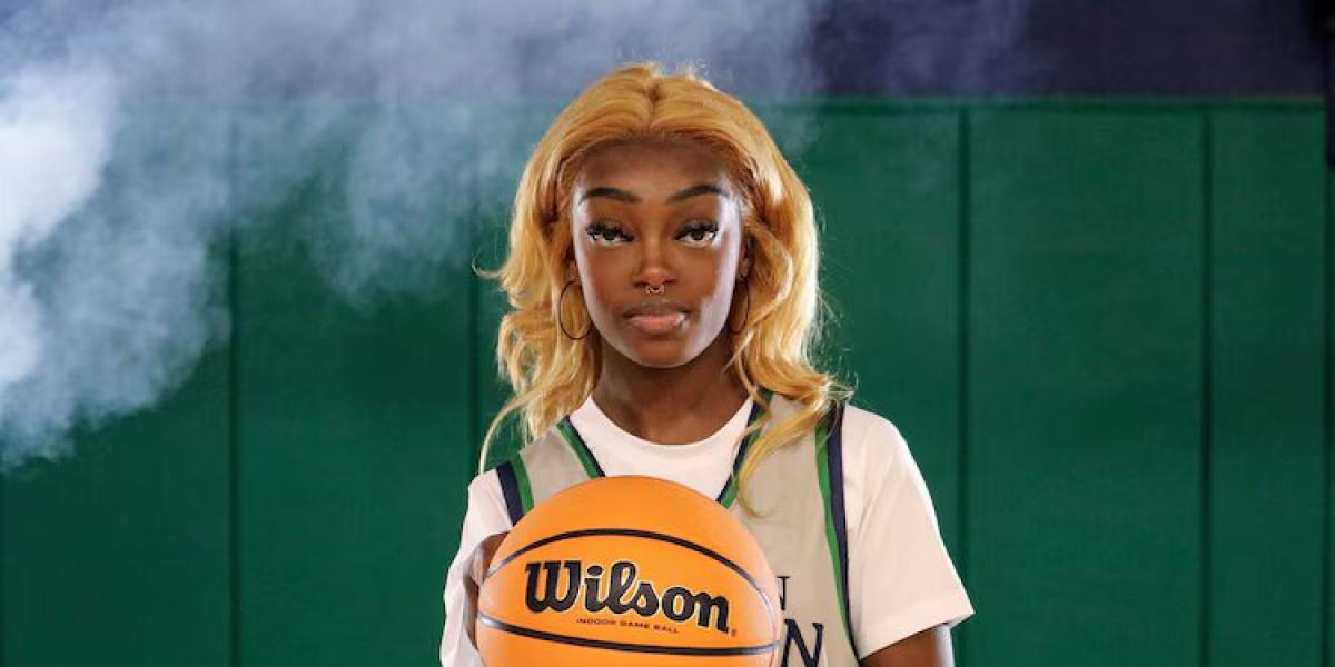 Sinaman-Daniel hace historia en el baloncesto universitario