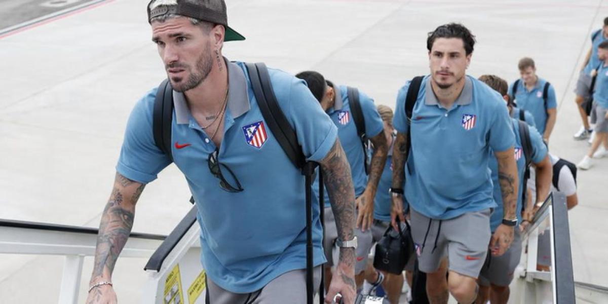 Simeone, con dos bajas y una novedad, se lleva 22 futbolistas a Barcelona