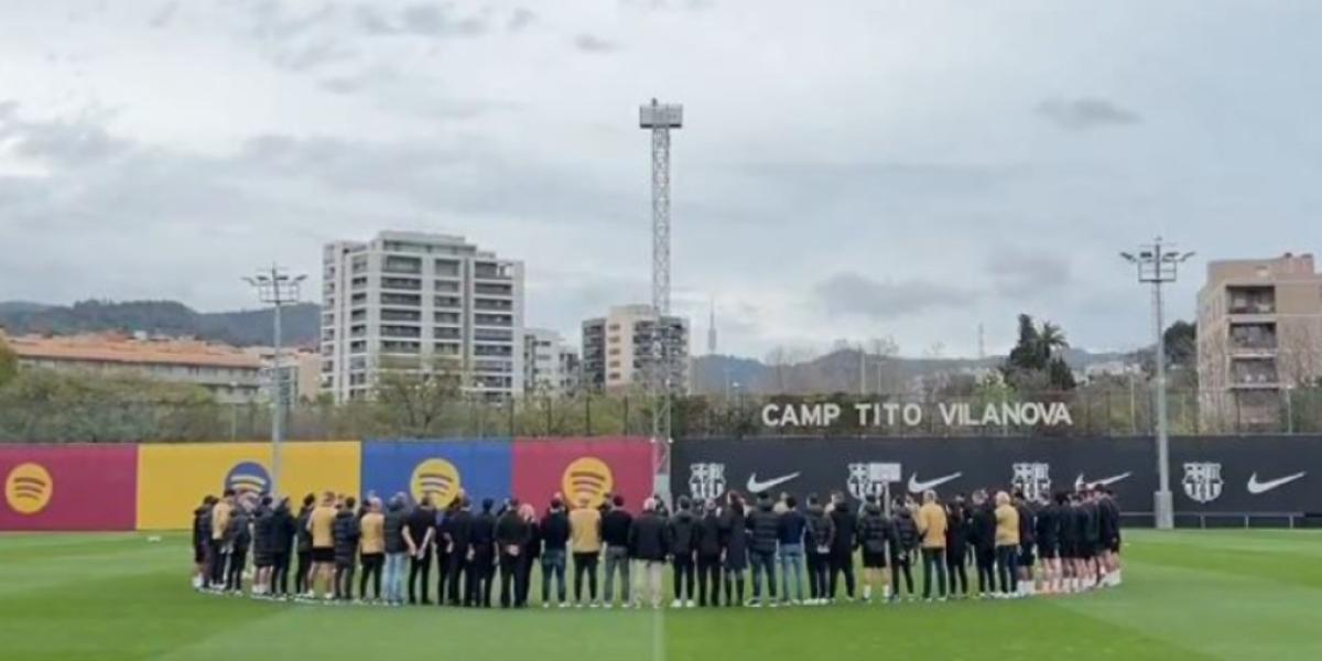Sentido minuto de silencio en el Barça por el doctor Miñarro
