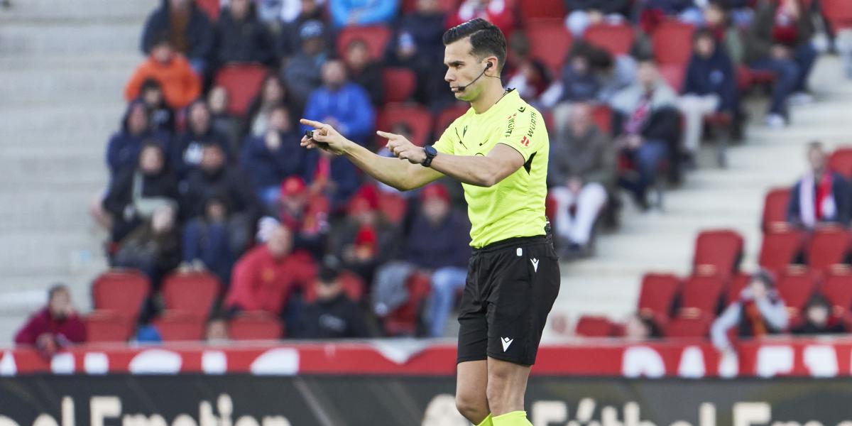 Las decisiones del VAR se escucharán en los estadios y por televisión