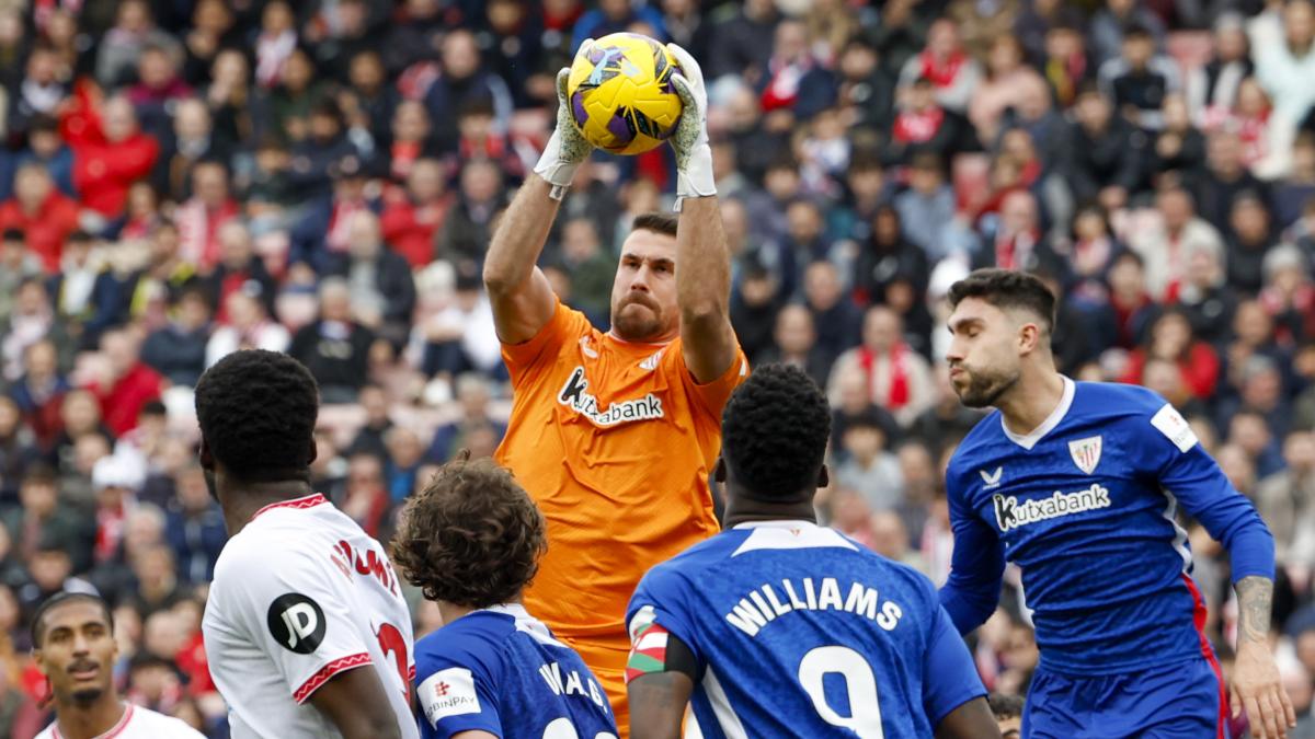 Nico Williams es suplente ante el Sevilla e Izeta entra en el once titular