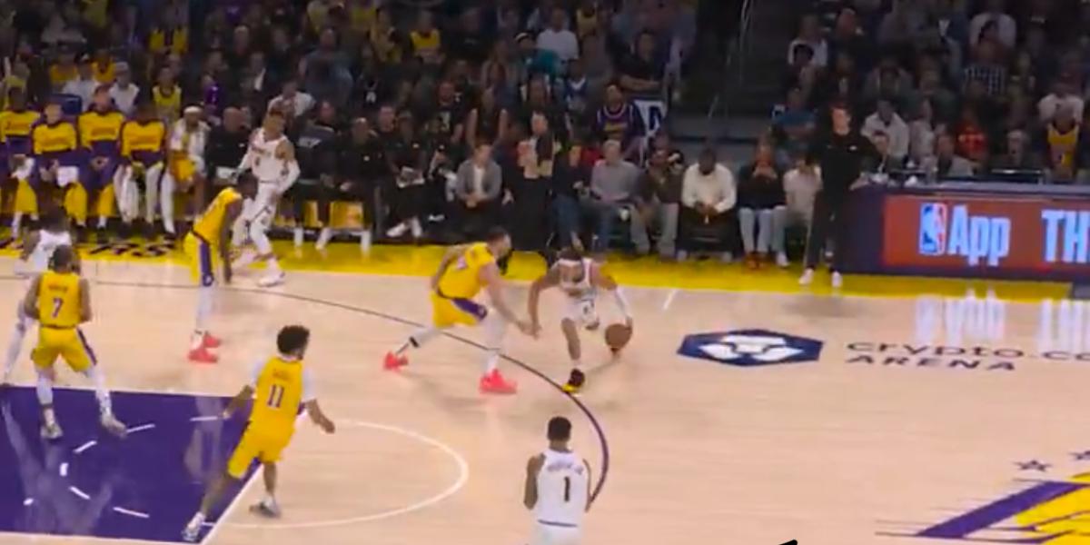 Aaron Gordon deja en evidencia a Doncic: ¡le rompe la cintura y luego machaca el aro!