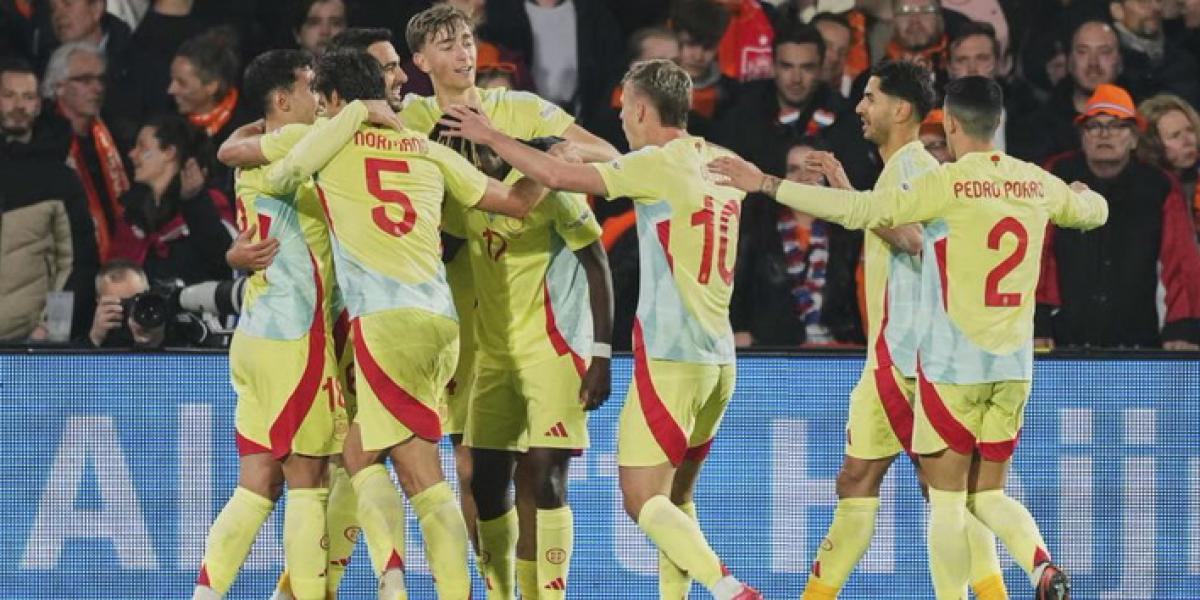 España resiste en De Kuip gracias a un gol de Merino en el añadido