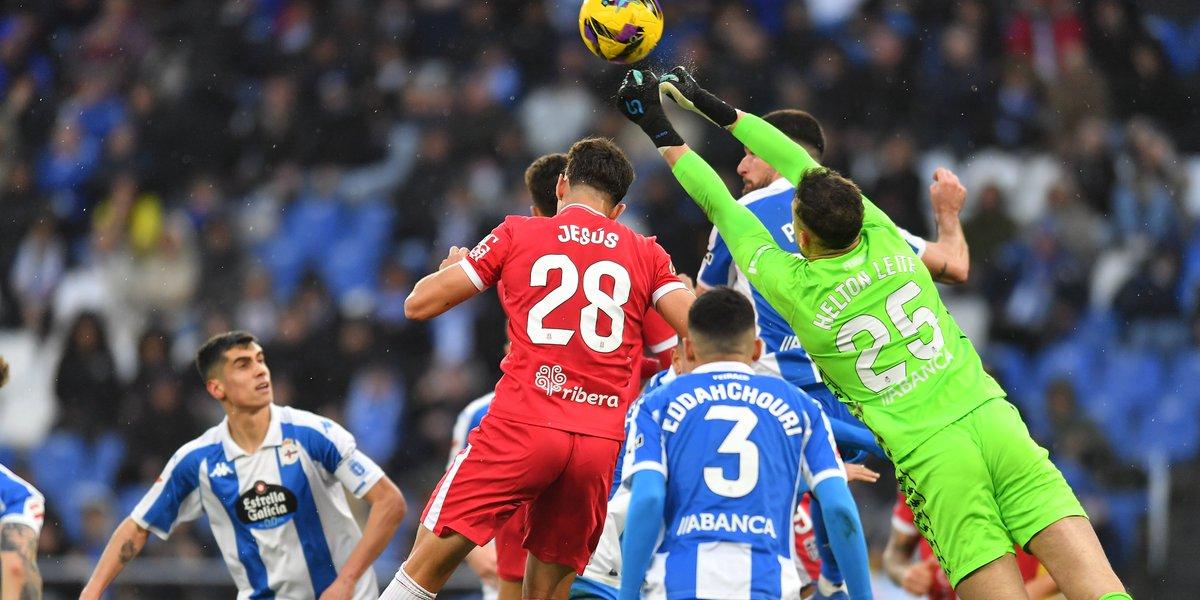 Temeraria entrada deja con 10 al Deportivo en el minuto 7
