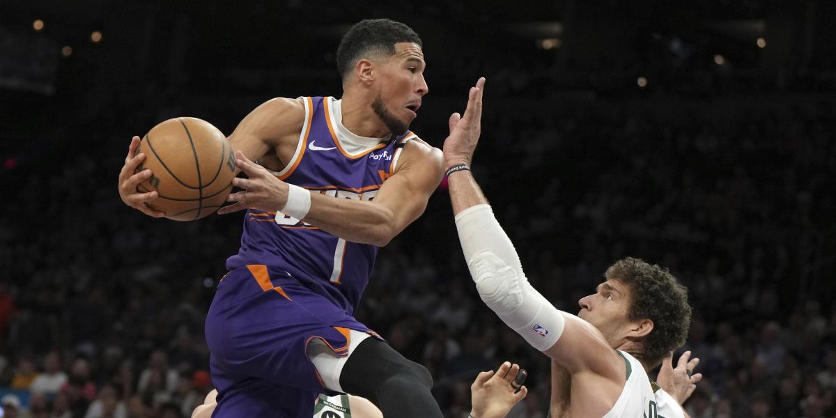 ¡Tremendo Booker! El base bate a los Bucks de Antetokounmpo sobre la bocina