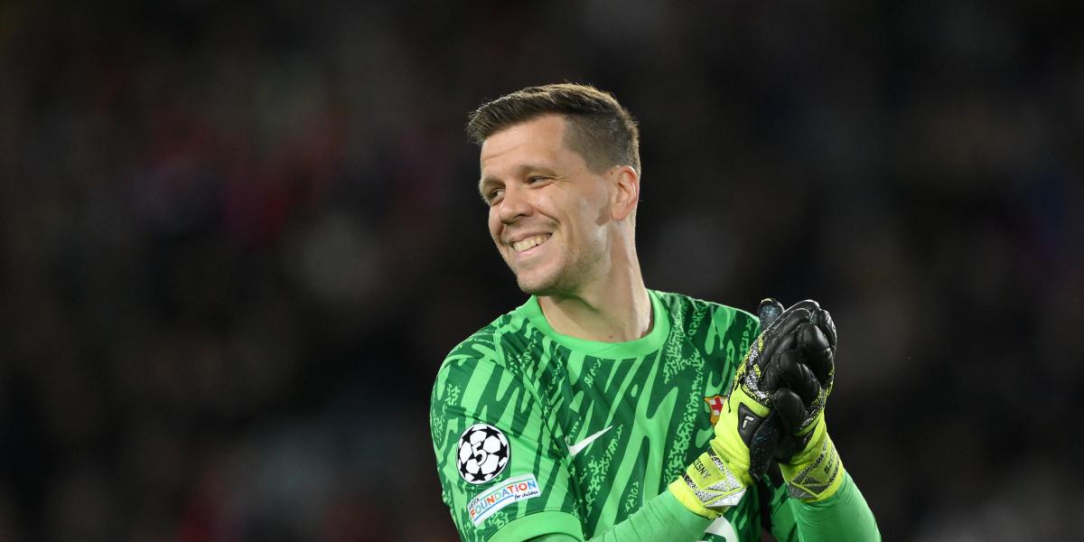 El sentido abrazo de Ter Stegen a Szczesny, otra muestra de la unión en el vestuario