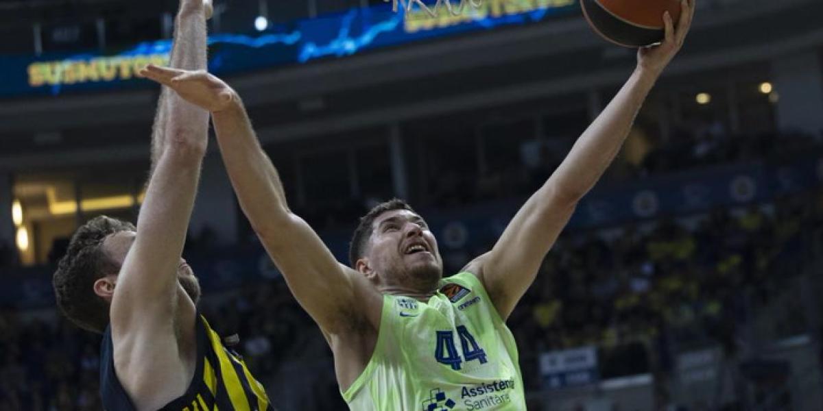 75-83: Remontada de ensueño del Barça ante el líder para llamar a las puertas del playoff