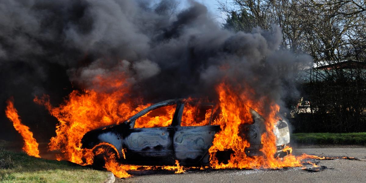 Prohibido aparcar coches eléctricos en parkings por riesgo de incendio: el país que ya ha tomado medidas