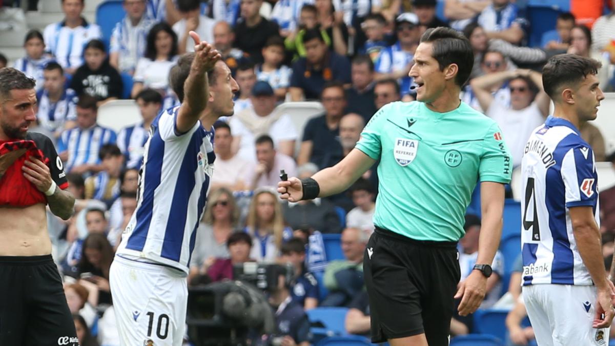 La RFEF suma tensión al derbi con una pareja arbitral explosiva