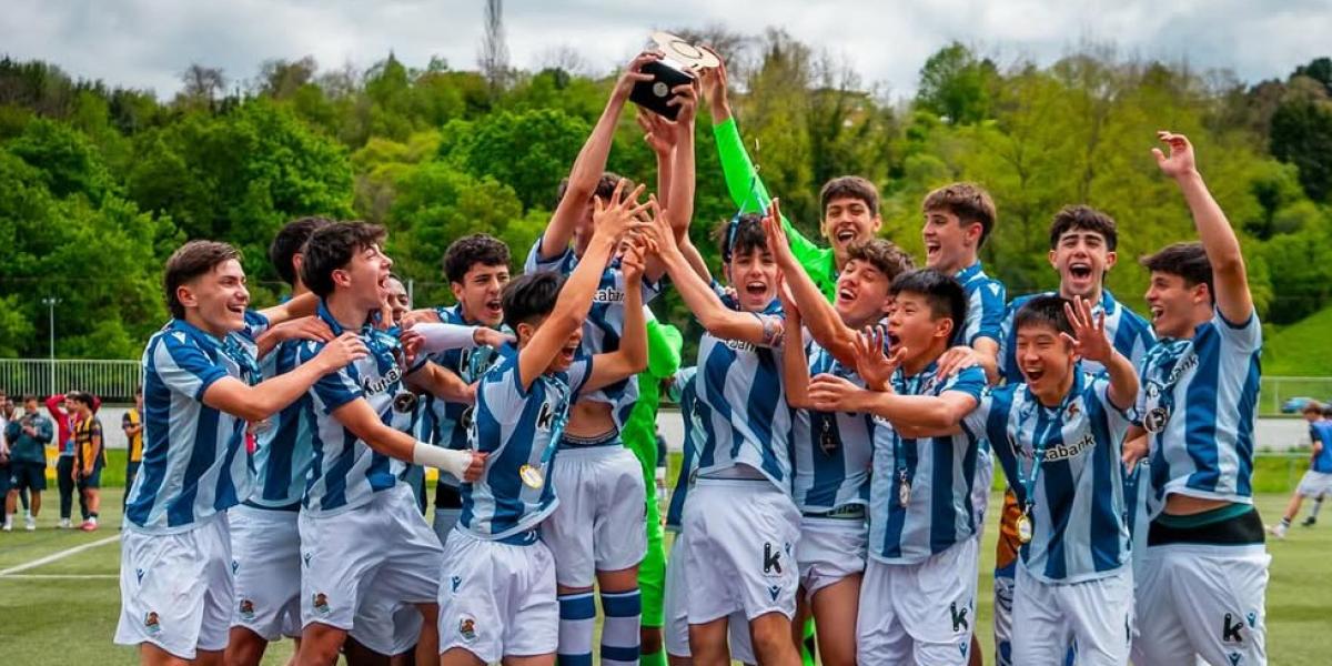 El equipo cadete de la Real Sociedad, campeón de la Oviedo Cup