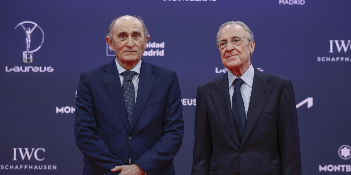 El vacile de Florentino Pérez a Figo y a la prensa