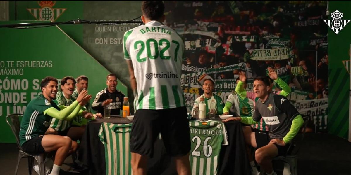 Joaquín, Gordillo, Denilson...: El divertido vídeo que han hecho los jugadores del Betis para anunciar la renovación de Marc Bartra