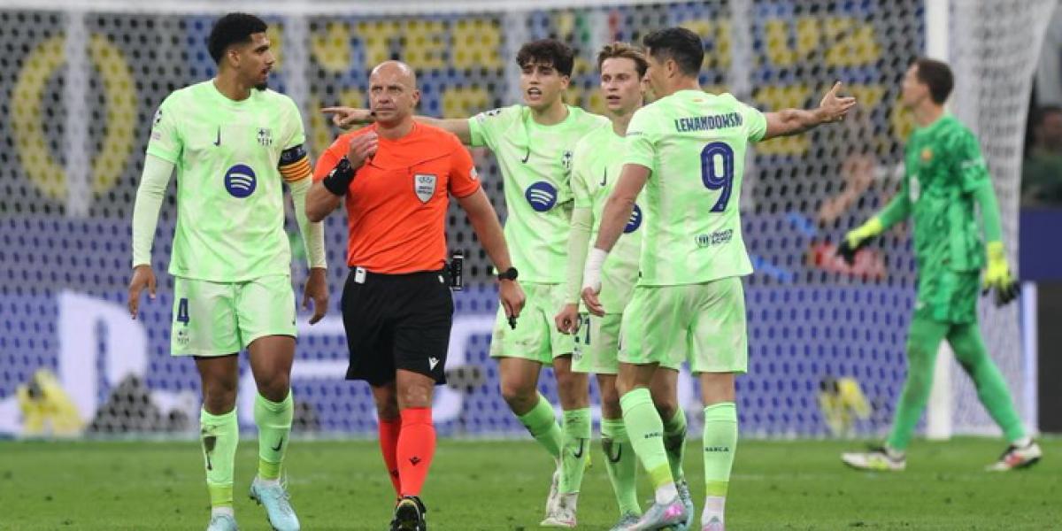 La polémica, caso a caso: ante la duda, Marciniak y el VAR barriendo siempre para casa