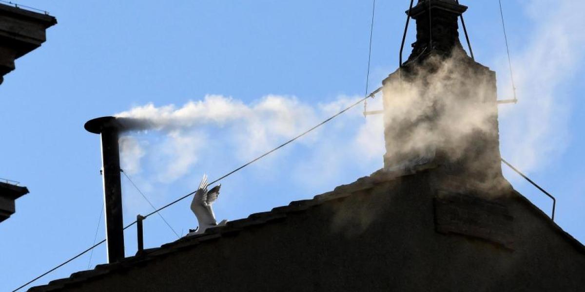 ¡Fumata blanca en el Vaticano! Ya tenemos nuevo Papa