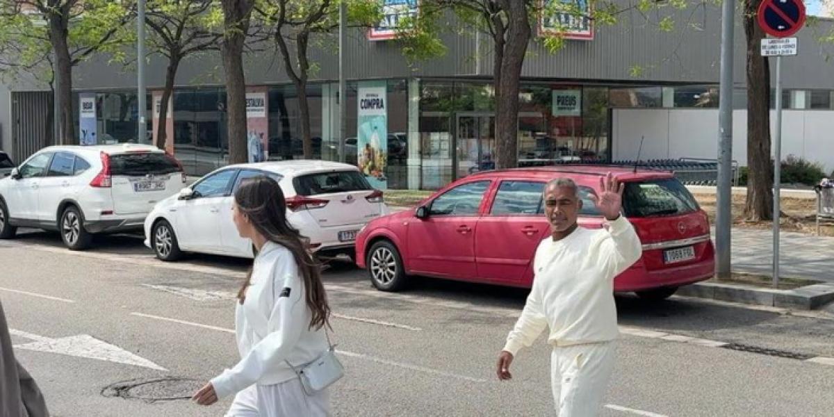 Aparición sorpresa a la llegada del Barça a la concentración