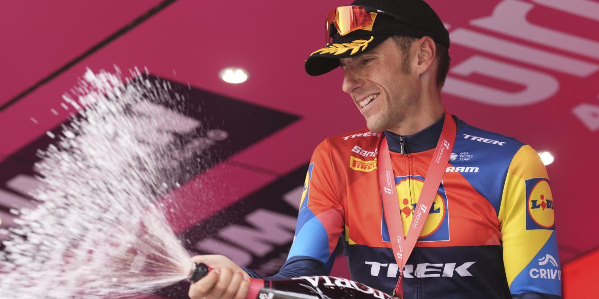 El gran detalle de Verona con el caído Ciccone tras ganar la 15ª etapa del Giro de Italia