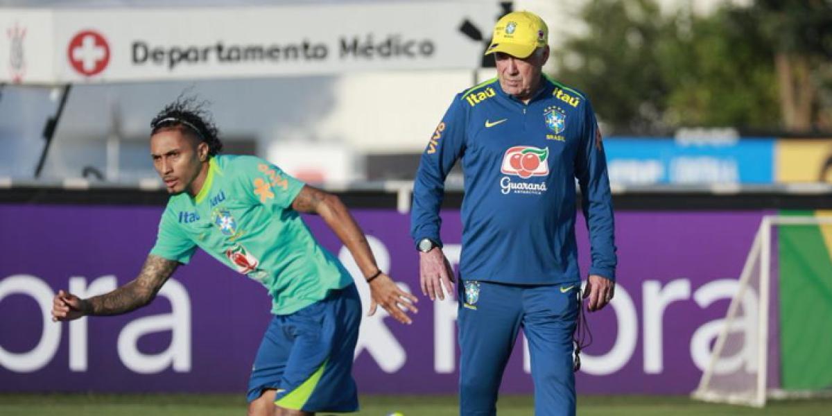 De rivales en los Clásicos a compañeros en la Canarinha: Raphinha y Ancelotti ya trabajan juntos