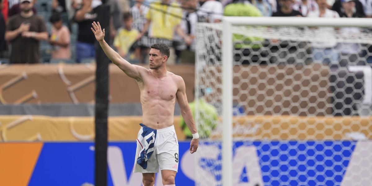 Vlahovic, relegado al banquillo contra el Madrid