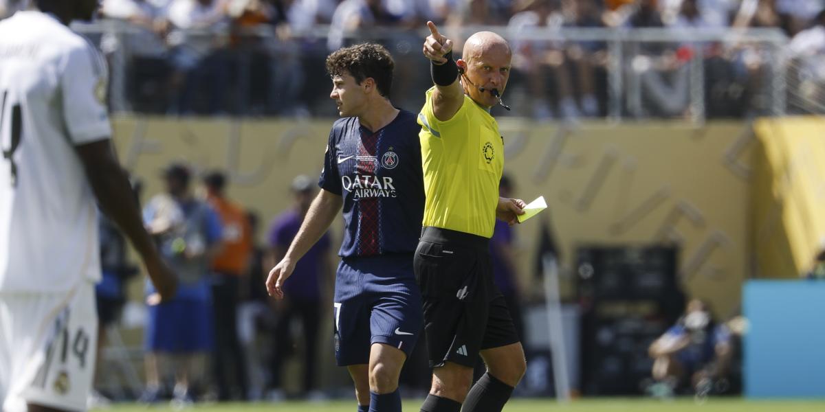 Marciniak aplicó en el PSG-Madrid el criterio que no tuvo Skomina en el 2-8 del Barça-Bayern