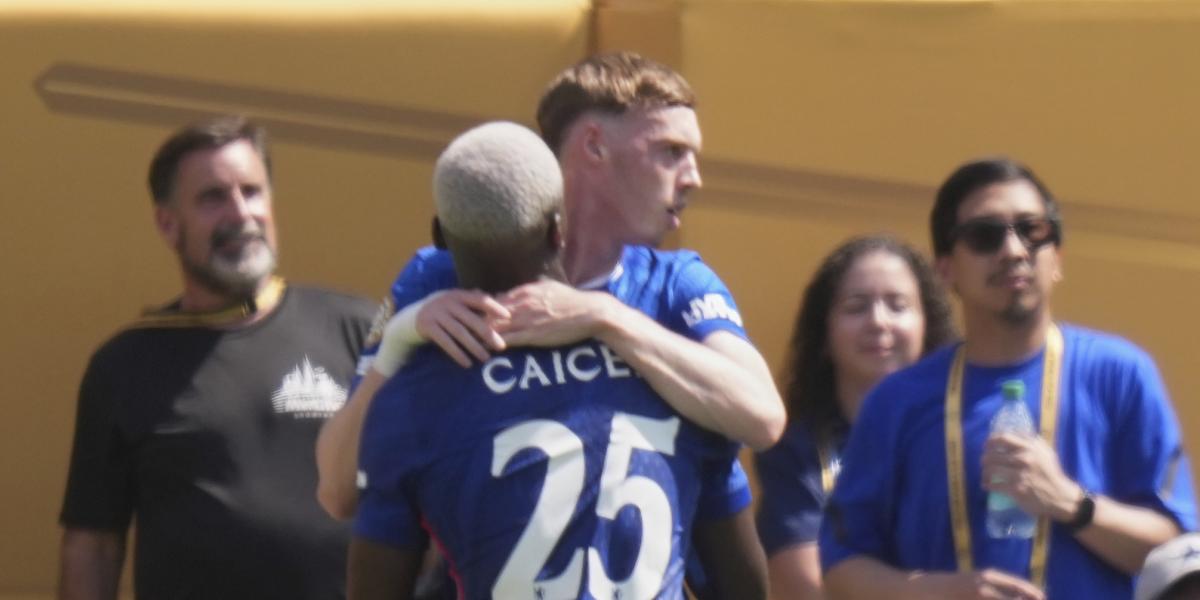 ¿Qué ha pasado, Nuno Mendes? Cole Palmer, gol con lío en la celebración y doblete