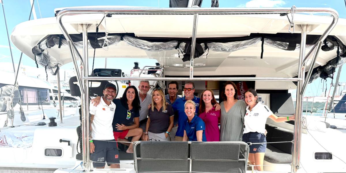 Mario Alonso Puig disfruta de las regatas con Enrique Terol al timón