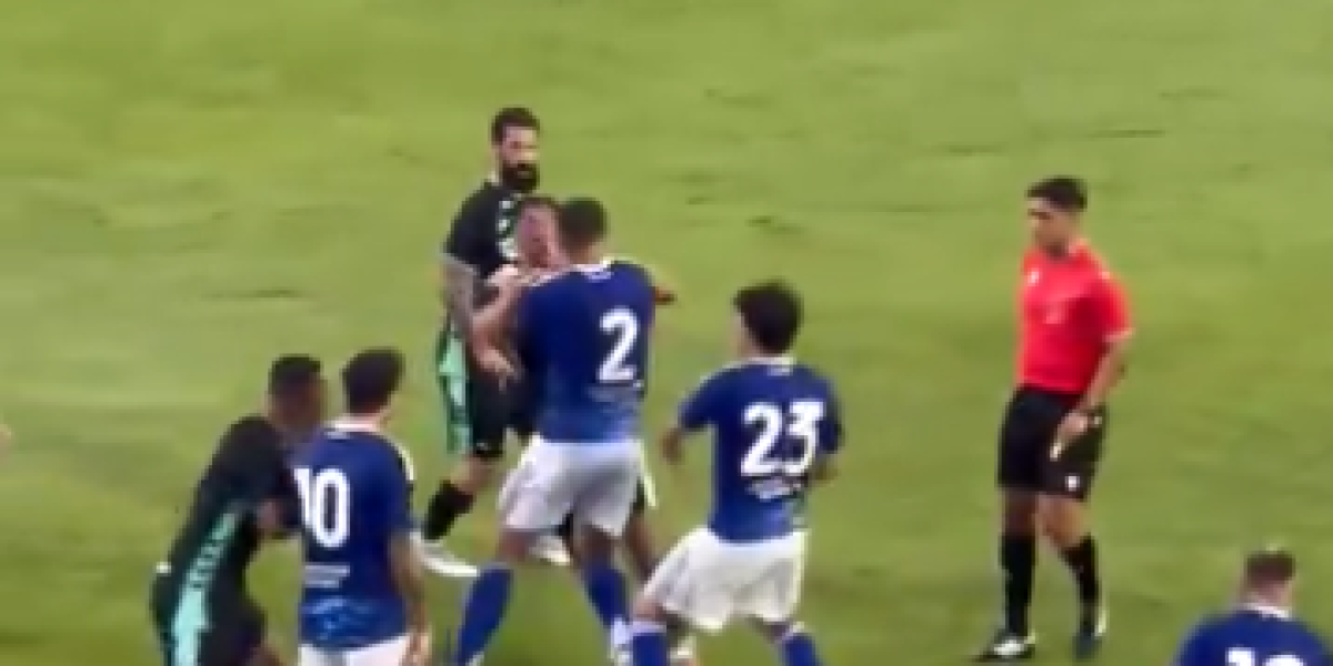 El Betis y el Como, rival del Barça, a puñetazo limpio