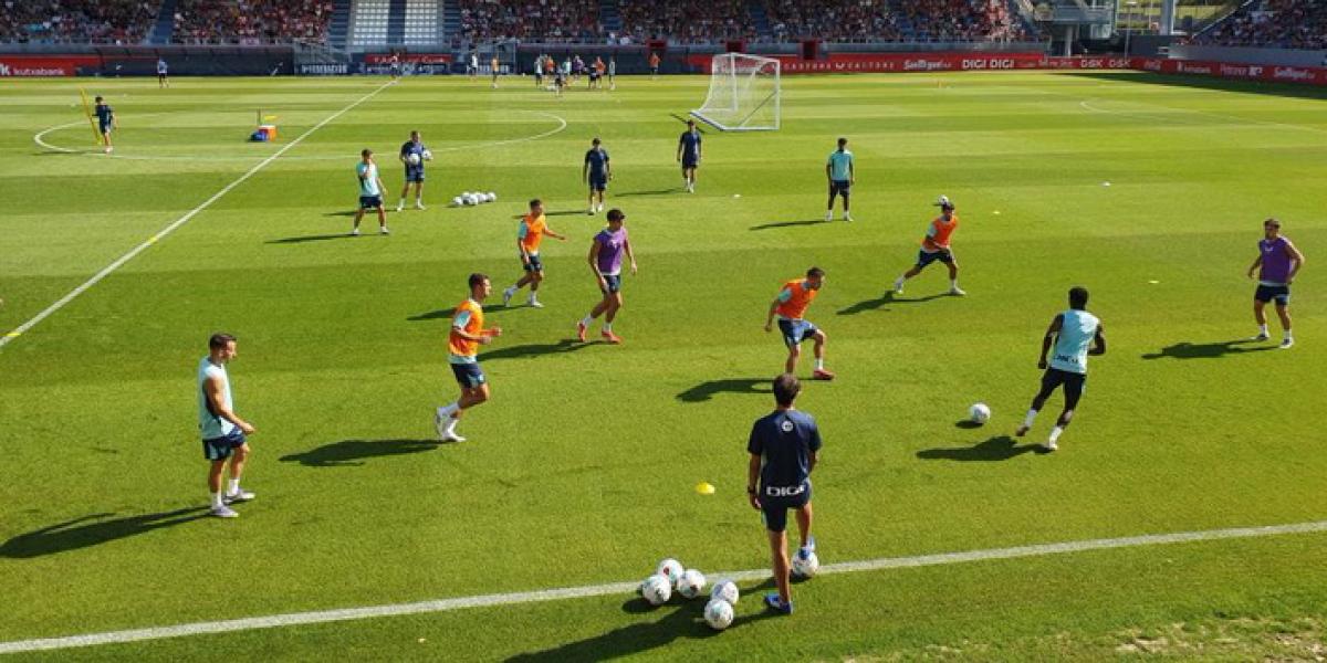 El Athletic siente de cerca a su gente en Lezama