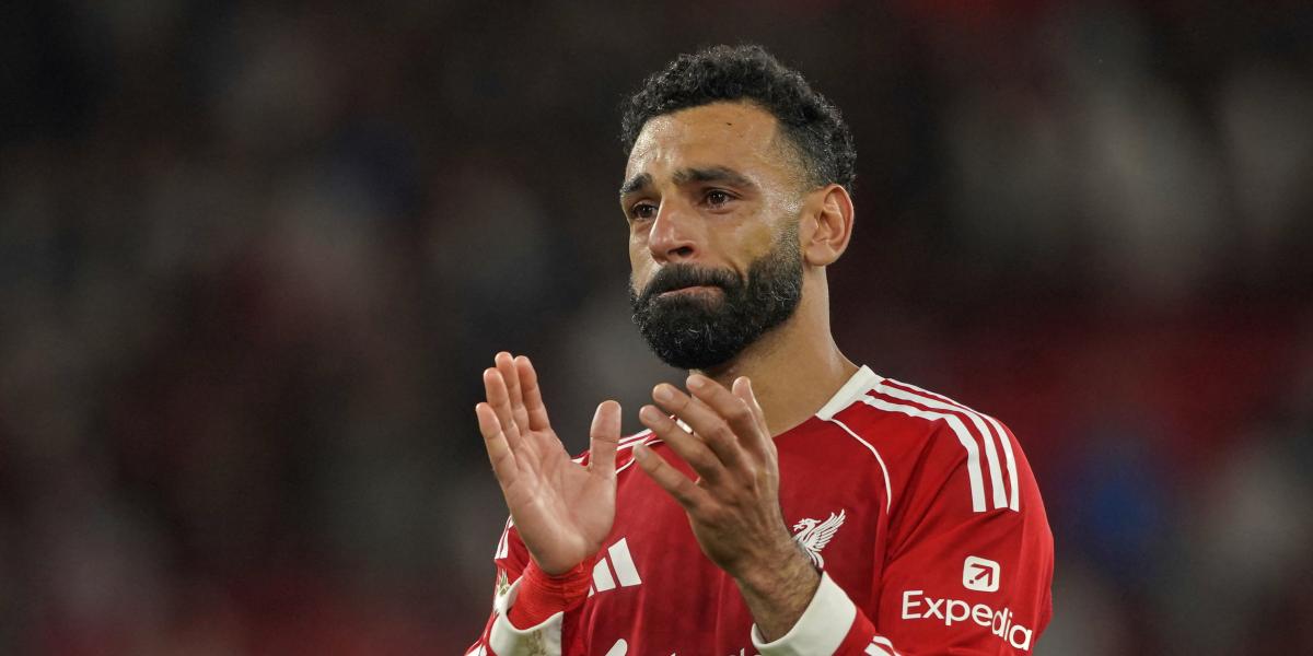 Cuando Salah, solo, lloró ante la grada de Anfield recordando a Diogo Jota