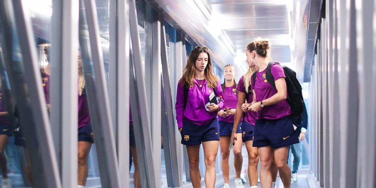 El Barça femenino, con 25 jugadoras, ya vuela hacia México