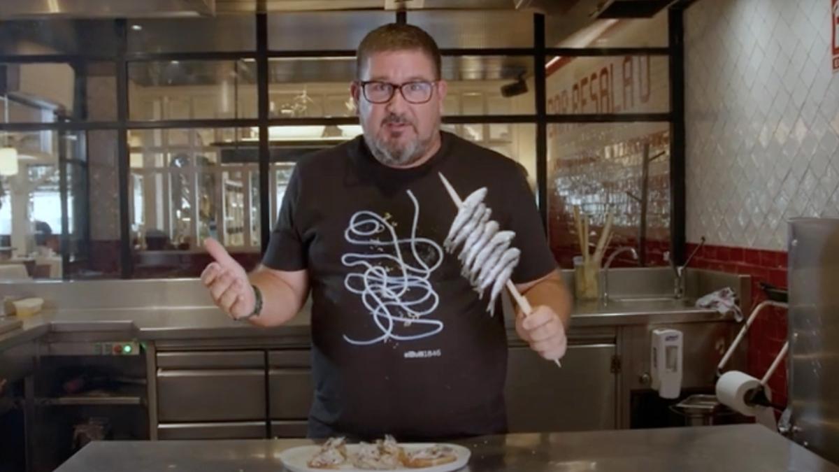 ¿Hacer espetos de sardinas en casa? El chef malagueño Dani García te da el paso a paso