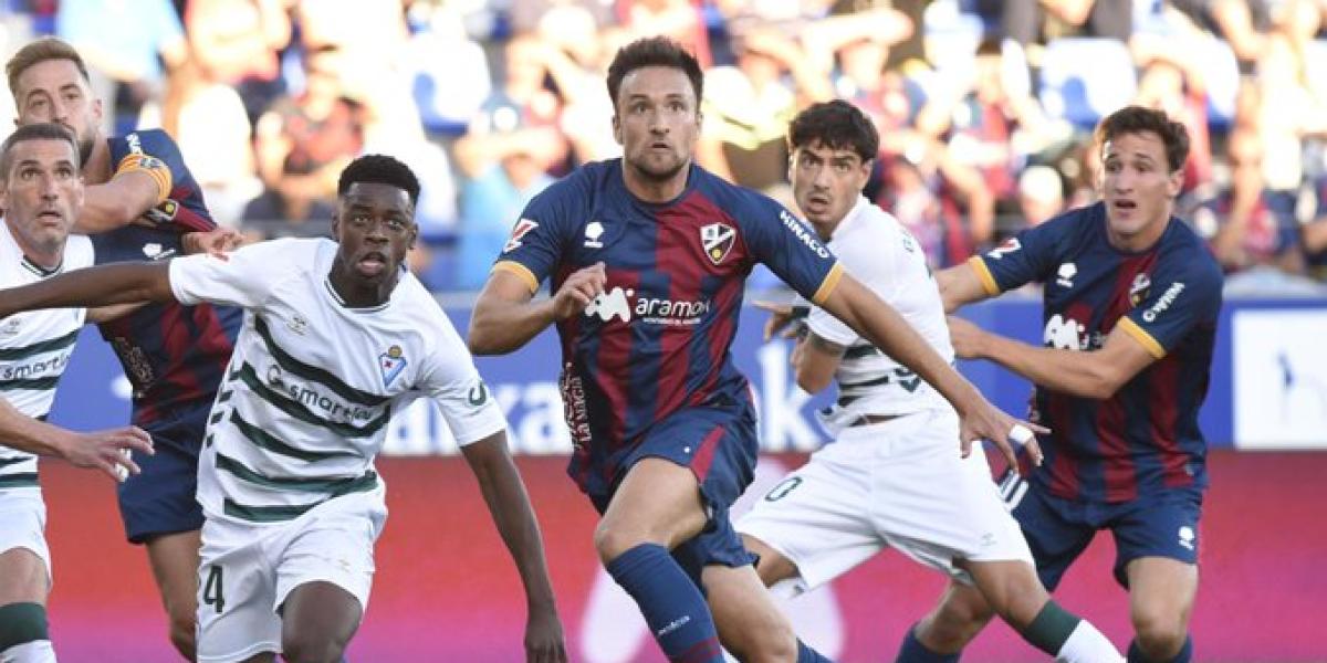Sergi Enrich le da los tres puntos al Huesca en el 95